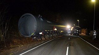 190-Tonnen-LKW versperrt die Osningstraße