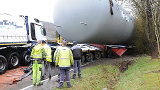 190-Tonnen-LKW versperrt die Osningstraße