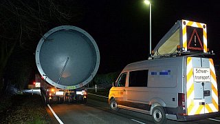 190-Tonnen-LKW versperrt die Osningstraße