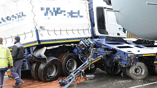 190-Tonnen-LKW versperrt die Osningstraße