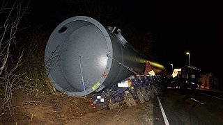 190-Tonnen-LKW versperrt die Osningstraße