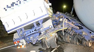 190-Tonnen-LKW versperrt die Osningstraße