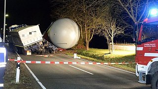 190-Tonnen-LKW versperrt die Osningstraße