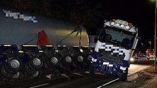 190-Tonnen-LKW versperrt die Osningstraße