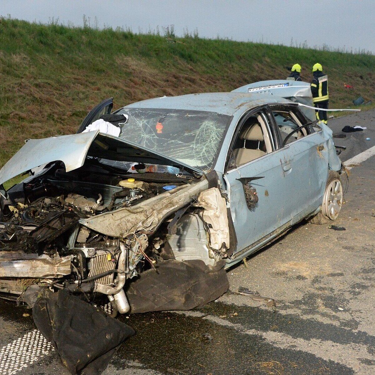 Unfall Auf Der A33 Audi A6 Schleudert Gegen Wall Und Uberschlagt Sich Haller Kreisblatt Borgholzhausen