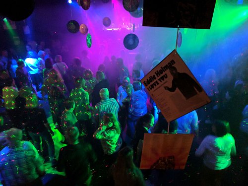 Bei der 90er-Party in der Gütersloher Weberei kann Samstagnacht gefeiert werden. - © Weberei Gütersloh