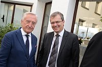 Abschiedsfeier für HK-Lokalchef Herbert Gontek: Gerhard Weber (links), Thomas Seim (NW-Chefredakteur). - © Foto: Jan Herrmann