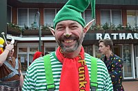 Die Steinhagener Jecken gaben zum Rathaussturm an Weiberfastnacht alles. - © Jonas Damme, HK