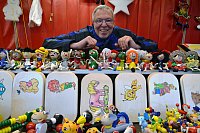 Bastler: Manfred Kisse aus Verl macht sein Holzspielzeiug selbst. Nach Pium kommt er schon seit über zehn Jahren. - © ......