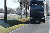 Zwei Lkw sind am Freitagmorgen auf der B68 in Borgholzhausen frontal zusammengestoßen. - © Andreas Eickhoff