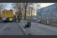 Zwei Fahrzeuge sind am Donnerstagmorgen auf der Bundesstraße 61 in Gütersloh ineinander gekracht. - © Matthias Reiprich