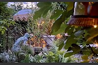 Das Ehepaar Susanne und Jürgen Kreft hat sich in Gütersloh einen wildromantischen Cottage-Garten geschaffen. Sie lieben Vintage-Schätzen und Do-it-yourself-Projekte. In ihrem verwinkelten Garten gibt es viel zu entdecken. - © Susanne Kreft