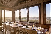 Die Aluminiumfenster und Schiebesysteme sind von Schüco. - © Architekturfotografie Bach/Schüco