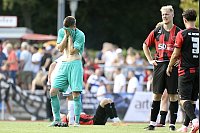 SC Peckeloh Torwart Robin Brüseke (l.) war nach Schlusspfiff enttäuscht. Nur knapp verpasste der Fußball-Westfalenligist gegen Arminia Bielefeld eine Sensation. - © Sören Voss