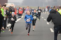 Die A33 gehörte heute den Läufern, Inlinern, Radfahrern und Spaziergängern. - © Foto: Christian Helmig