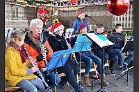 Volles Programm auf der Bühne: Auch die Big band der Gesamtschule trug mit Unterstützung des Feuerwehrmusikzuges zum Rahmenprogramm bei. - © .....