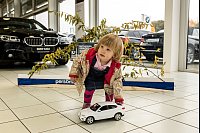 NadGw, BMW Kattenstroth, Vorstellung des neuen X1, 24.10.15
Autospaß: Bei der Präsentation des neuen BMW X1 hatte die kleine Celina auf dem Spielzeugautoparcour sichtlich Spaß. - © Foto: Andre Schneider