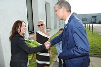 Abschiedsfeier für HK-Lokalchef Herbert Gontek - von links: HK-Chefredakteurin Nicole Donath, HK-Verlegerin Eva Kalski und Landrat Sven-Georg Adenauer. - © Foto: Heiko Kaiser