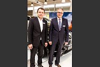 NadGw, BMW Kattenstroth, Vorstellung des neuen X1, 24.10.15
Präsentation: Hermann Kattenstroth (rechts) und Verkaufsleiter Frank Brinkmann präsentieren den neuen BMW X1. - © Foto: Andre Schneider