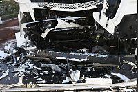 Zwei Lkw sind am Freitagmorgen auf der B68 in Borgholzhausen frontal zusammengestoßen. - © Andreas Eickhoff