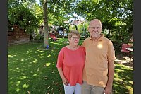 Ludger und Martina Jochmaring aus Brakel haben sich einen Garten geschaffen, der im Sommer ihr Lebensmittelpunkt ist. - © Svenja Ludwig