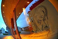 Prüfender Blick: Zeit seines Lebens hatte sich Peter August Böckstiegel einen Ort für seine Kunst gewünscht. Jetzt ist das Museum, sein Museum, in Sichtweite zu seinem Elternhaus eröffnet.  - © Nicole Donath