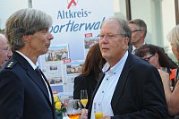 Abschiedsfeier für HK-Lokalchef Herbert Gontek: Karsten Fehring, leitender Polizeidirektor des Kreises Gütersloh (links), Herbert Gontek. - © Foto: Heiko Kaiser