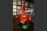 Ein aufblasbarer Weihnachtsmann begrüßte die Besucher am AGS-Infostand. - © Birgit Nolte