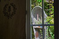 Das Ehepaar Susanne und Jürgen Kreft hat sich in Gütersloh einen wildromantischen Cottage-Garten geschaffen. Sie lieben Vintage-Schätzen und Do-it-yourself-Projekte. In ihrem verwinkelten Garten gibt es viel zu entdecken. - © Stefan Derschum
