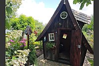 In dieses Häuschen haben sich die Jochmaring bei einer Gartenausstellung in Bad Lippspringe verliebt. - © Svenja Ludwig