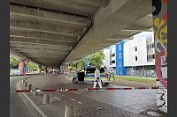 Die Mordkommission ermittelt vor dem "Cutie", wo es am Sonntagmorgen zum Drama kam. - © Paul Brinkmann