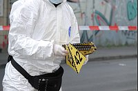Das Spurensicherungs-Team der Polizei nimmt den Tatort unter die Lupe. - © Paul Brinkmann