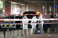 Die Fahndung nach dem Täter läuft weiter, seit Sonntagabend mit Fahndungsfotos. Die Polizei warnt davor, den Mann anzusprechen. - © Paul Brinkmann