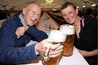 Tisch 99: Leo Bentlage und Petra Stockdreher sind jedes Jahr dabei. - © Edwin Rekate