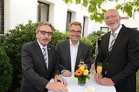 Abschiedsfeier für HK-Lokalchef Herbert Gontek - von links): Frank Hofen (Pressesprecher Gerry-Weber-World), Olaf Sorge (Pressesprecher Stadt Halle), Dr. Jürgen Fleischer (Baxter). - © Foto: Jan Herrmann
