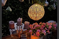 Das Ehepaar Susanne und Jürgen Kreft hat sich in Gütersloh einen wildromantischen Cottage-Garten geschaffen. Sie lieben Vintage-Schätzen und Do-it-yourself-Projekte. In ihrem verwinkelten Garten gibt es viel zu entdecken. - © Susanne Kreft