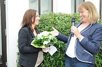 Abschiedsfeier für HK-Lokalchef Herbert Gontek: HK-Chefredakteurin Nicole Donath (links), Halles Bürgermeisterin Anne Rodenbrock-Wesselmann. - © Foto: Heiko Kaiser