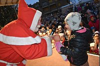 Die kleinen Gäste sagen dem Nikolaus ein Gedicht auf oedre singen ihm etwas vor. Zur Belohnung gab es Süßigeiten. - © Birgit Nolte