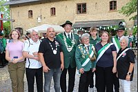 Die glücklichen Wettkampf-Sieger (v.l.): Sophie Tamika Mark, Rainer Decke, Sebastian Heitmann, Uwe Deppermann, Catherine Kisker-Aßner, Raban Ansgar Deppermann, Cheyenne Pahl und Jens Aßner. - © Simone Pomikalek