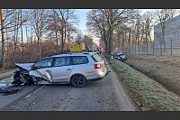 Zwei Fahrzeuge sind am Donnerstagmorgen auf der Bundesstraße 61 in Gütersloh ineinander gekracht. - © Matthias Reiprich