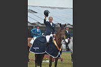 Der strahlende Sieger: Bastian Freese aus dem Stall Schockemöhle und die zehnjährige Stute Chamira siegten im Großen Preis von Steinhagen. - © Foto: Anke Schneider