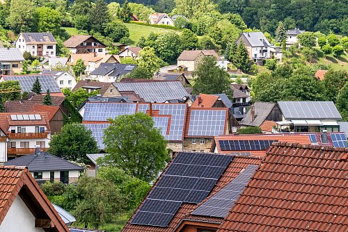 Wer nur für den Eigenbedarf produziert, ist von der Entwicklung der Einspeisevergütung nicht betroffen. - © picture alliance/dpa