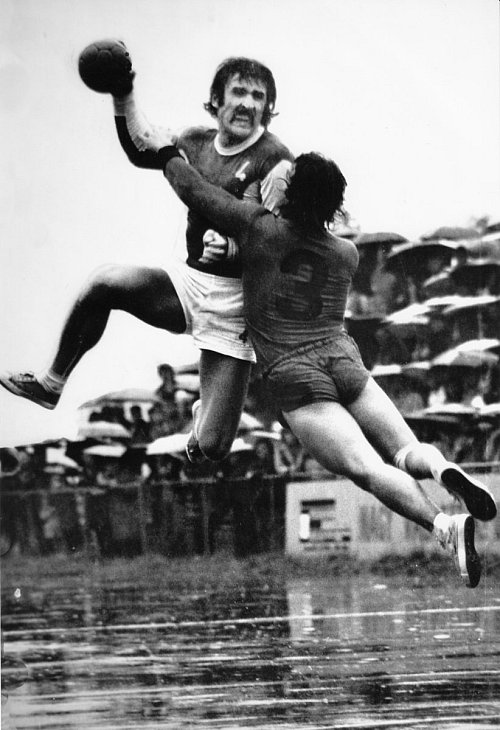 Stadion Debrecen: Bis zu 10000 Zuschauer verfolgten unter freiem Himmel die Auftritte von Istvan Varga. - © Foto: HK-Archiv