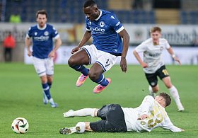 Arminia Bielefeld schlägt Wehen Wiesbaden 4:2.