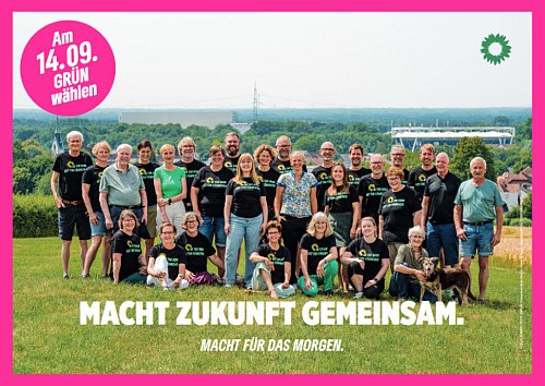 Die Grünen werben mit einem Gruppenfoto und dem Slogan Macht Zukunft gemeinsam für die Kommunalwahl am 14. September in Halle. - © Die Grünen Halle