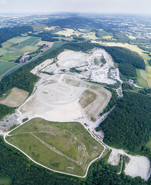 Die frühere Deponie in Künsebeck soll für rund 230.000 Euro zu einem Wandergebiet umgestaltet werden. - © Ulrich Fälker