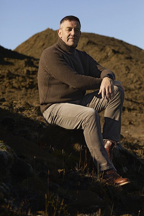 DHB-Coach Alfred Gislason vor der Kulisse seiner Heimat Island. - © Uwe Körner