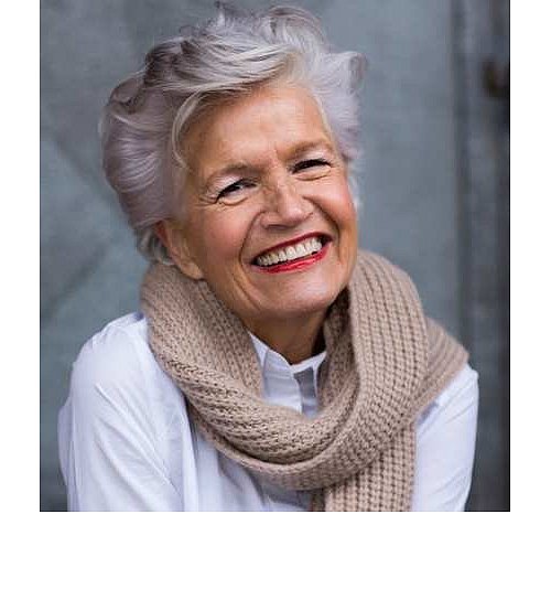 Glücklich sein ist keine Frage des Alters, behauptet Greta Silver und möchte am kommenden Dienstag beim Leseherbst auch viele Versmolderinnen und Versmolder davon überzeugen.  - © Lotta Fotografie
