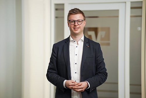 Tino Diekhaus leitet das Center der Hauptstelle für die Volksbank Halle. - © Volksbank Halle Westfalen