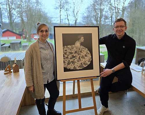 Laura Oymanns und David Riedel vom Böckstiegel-Museum waren es, die die Fotografien Vincent Böckstiegels in den Blickpunkt rücken. - © Silke Derkum-Homburg